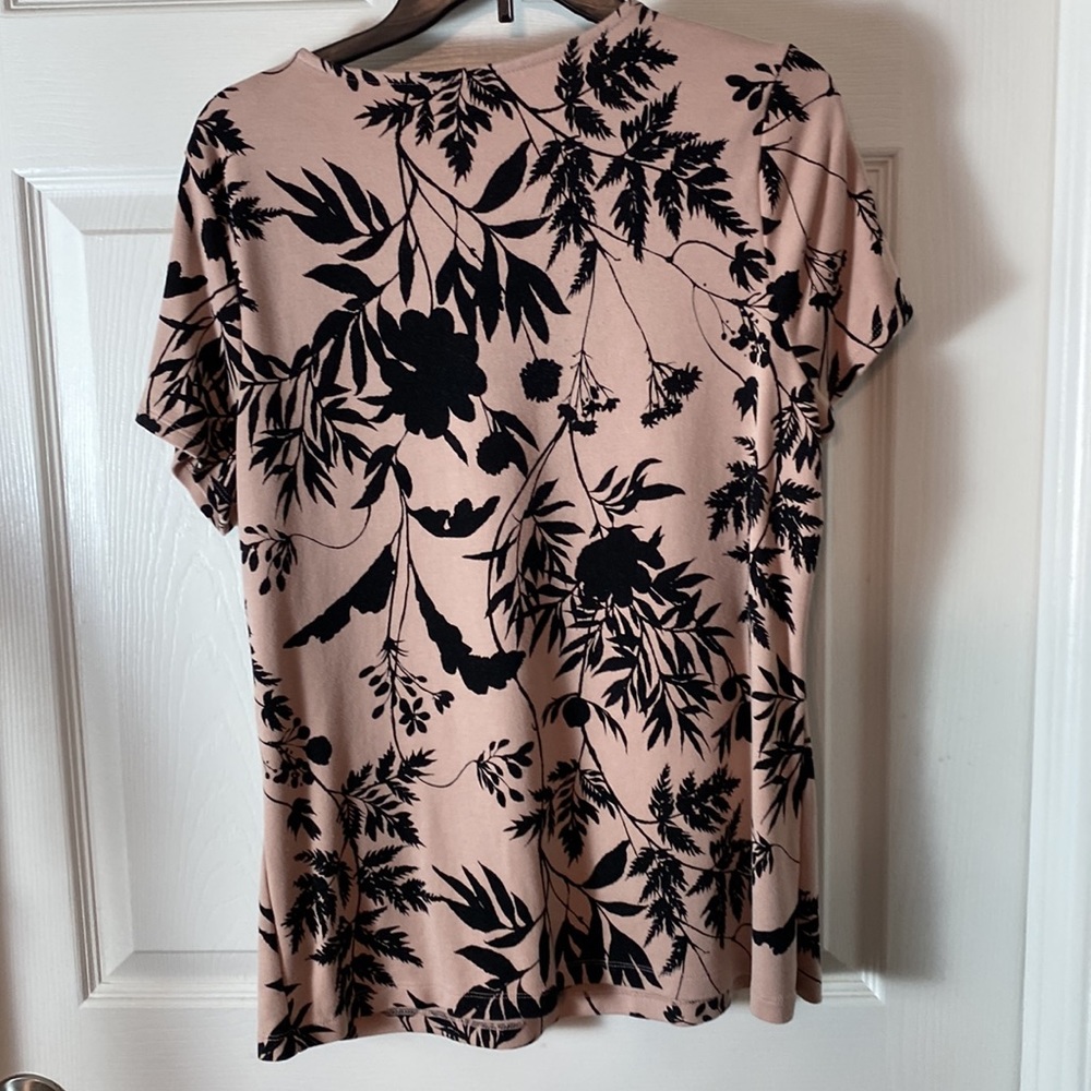 Liz Claiborne Woman’s Keyhole Neck Short Sleeve Blouse  Floral Sz Large Lot of 2 - Picture 7 of 7